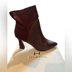 H Halston "Iza" two-toned heeled ankle bootie Burgundy Size 11 NIB